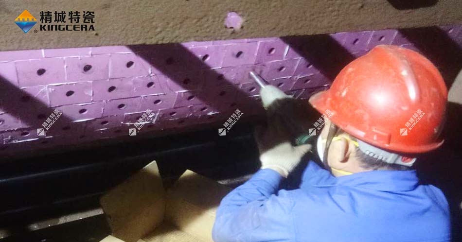 人生就是博官网牌新型耐磨陶瓷布料机圆辊使用成效