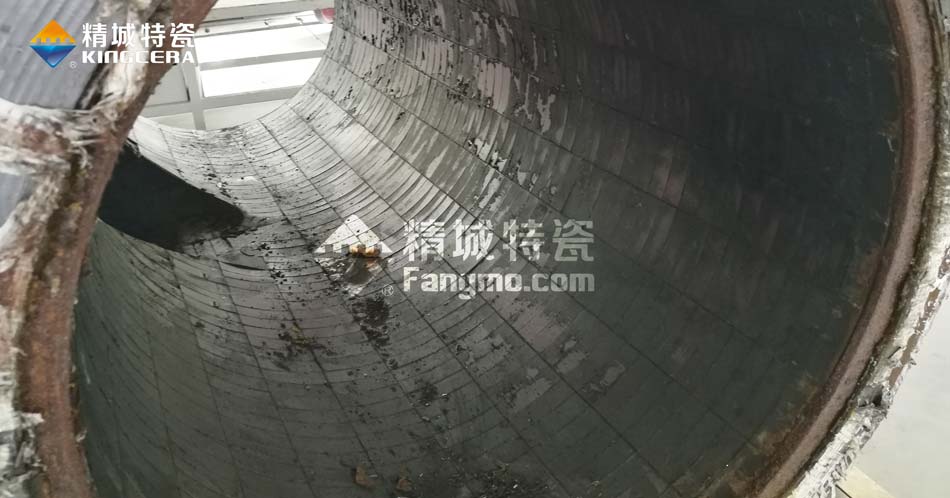 运行满两年的耐磨陶瓷三通管路